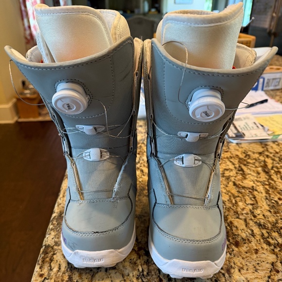 Women’s thirtytwo Snowboarding Boots - Picture 2 of 3